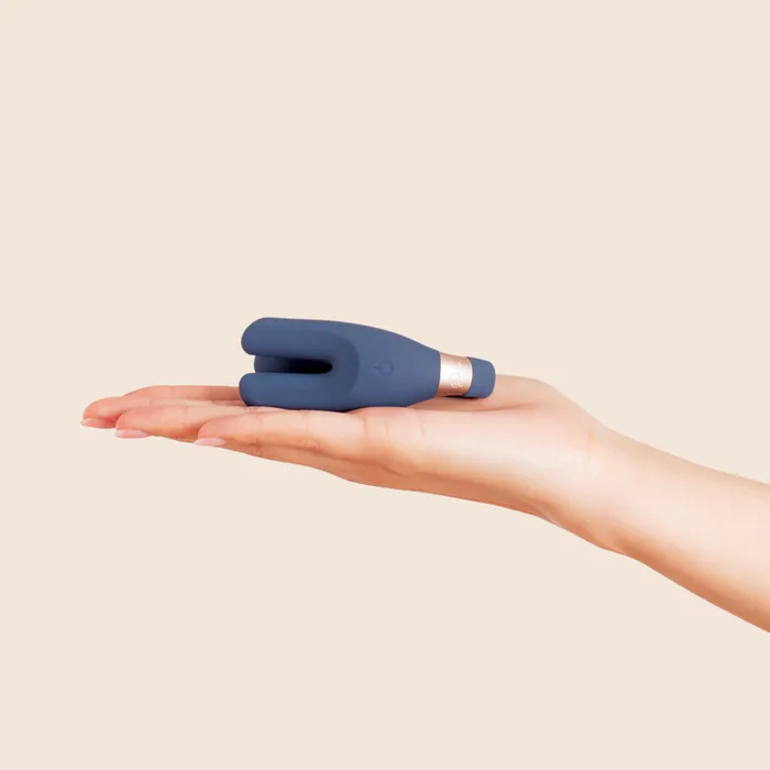 CLIO Couples DEIA THE WEARABLE REMOTE CONTROLLED STIMULATOR